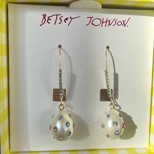 Betsey Johnson White Faux Pearl Egg Shaped Dangling Earring